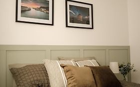 Ormeau Road Apartment